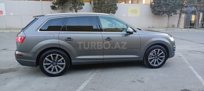 Audi Q7-18