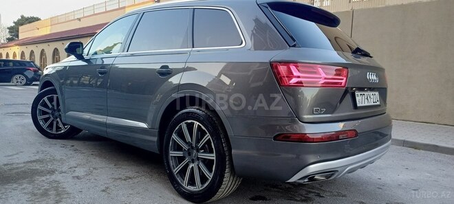 Audi Q7-10