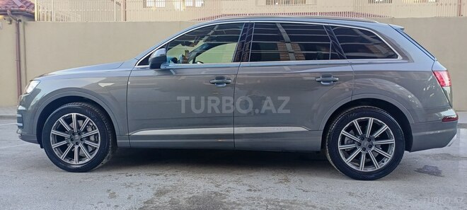 Audi Q7-21
