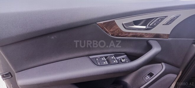 Audi Q7-13