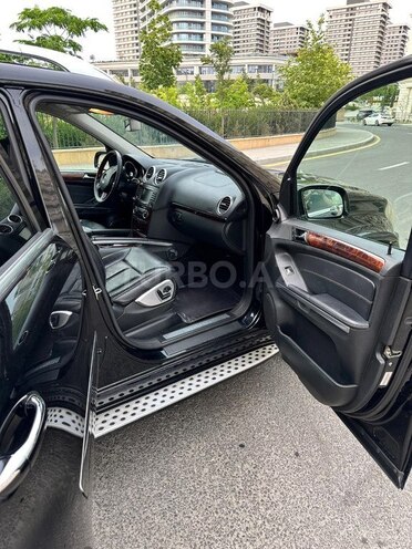 Mercedes GL 550 4MATIC-11