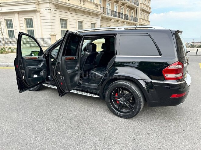 Mercedes GL 550 4MATIC-13