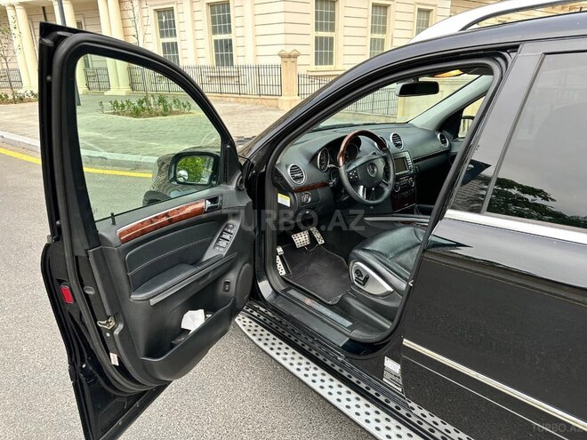 Mercedes GL 550 4MATIC-10