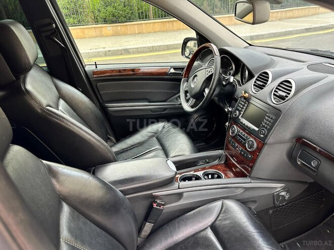 Mercedes GL 550 4MATIC-12