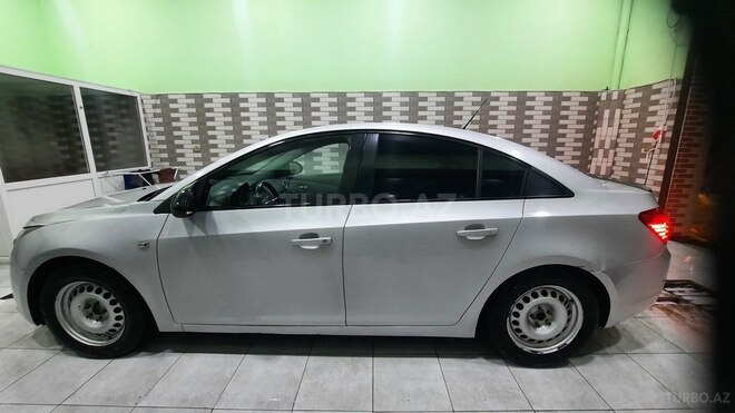 Chevrolet Cruze 2010, 270,000 km - 1.6 л - Quba
