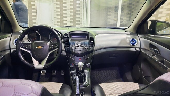 Chevrolet Cruze 2010, 270,000 km - 1.6 л - Quba