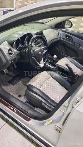 Chevrolet Cruze 2010, 270,000 km - 1.6 л - Quba