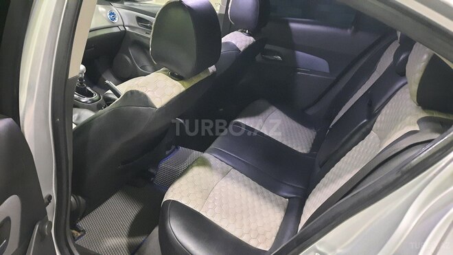 Chevrolet Cruze 2010, 270,000 km - 1.6 л - Quba