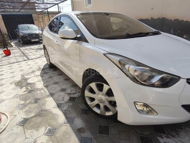 Hyundai Elantra-7