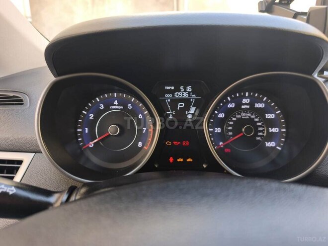 Hyundai Elantra-16