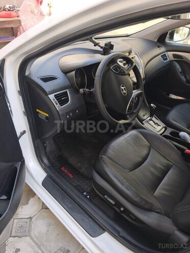 Hyundai Elantra-2