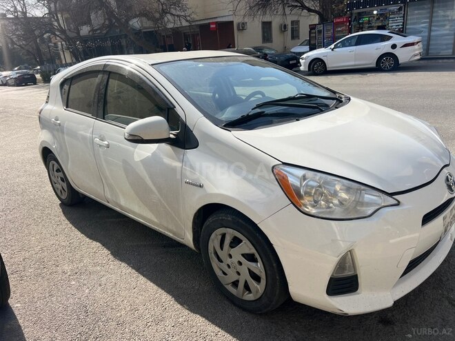 Toyota Aqua-3