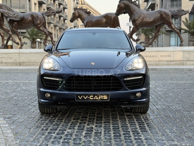 Porsche Cayenne GTS-1