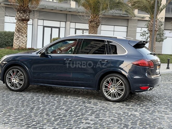 Porsche Cayenne GTS-3