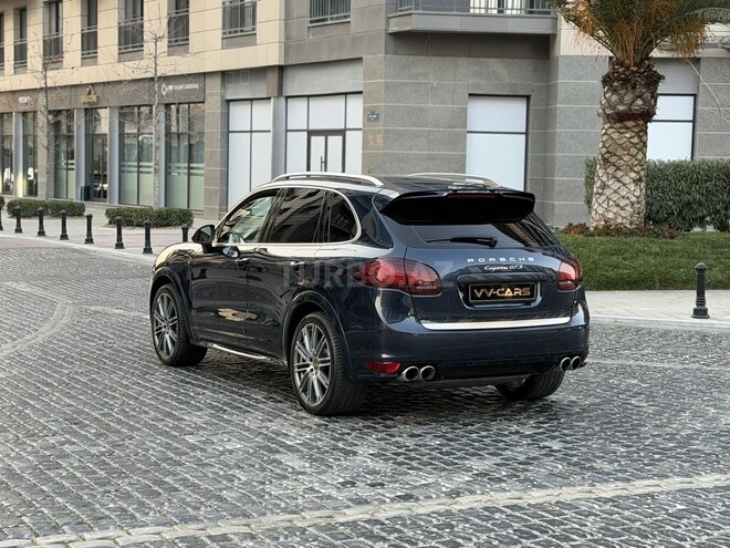 Porsche Cayenne GTS-5