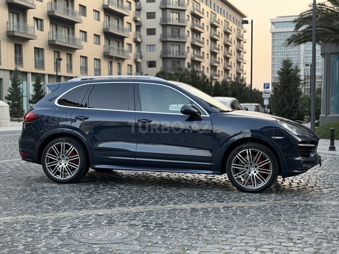 Porsche Cayenne GTS-4