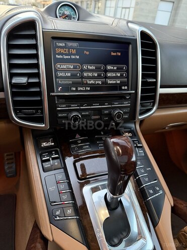 Porsche Cayenne GTS-12