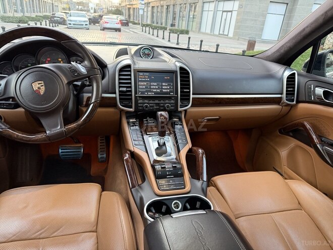 Porsche Cayenne GTS-16