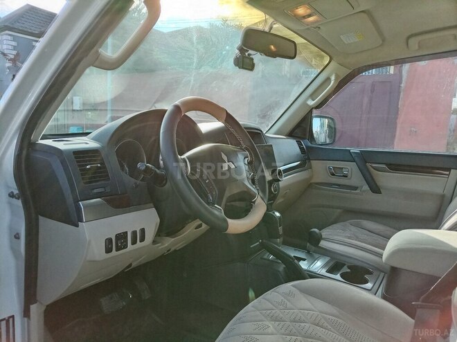Mitsubishi Pajero 2011, 225,000 km - 3.5 л - Xırdalan