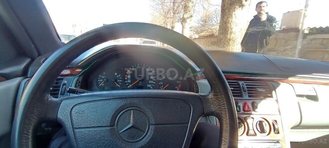 Mercedes E 220 1996, 380,000 km - 2.2 l - Tovuz