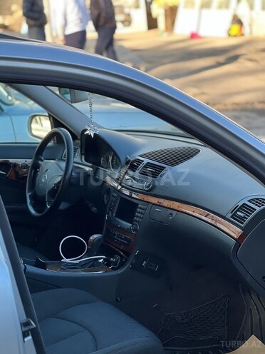 Mercedes E 240 2002, 329,478 km - 2.6 l - Quba