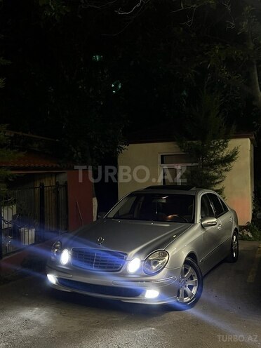 Mercedes E 240 2002, 329,478 km - 2.6 l - Quba