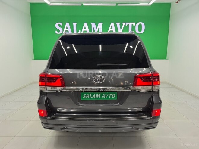 Toyota Land Cruiser-5