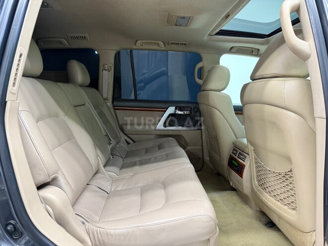 Toyota Land Cruiser-12