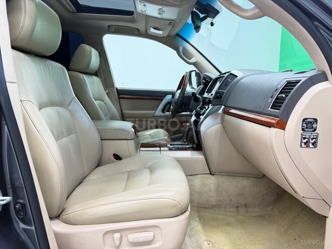 Toyota Land Cruiser-10