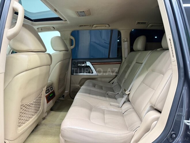 Toyota Land Cruiser-13