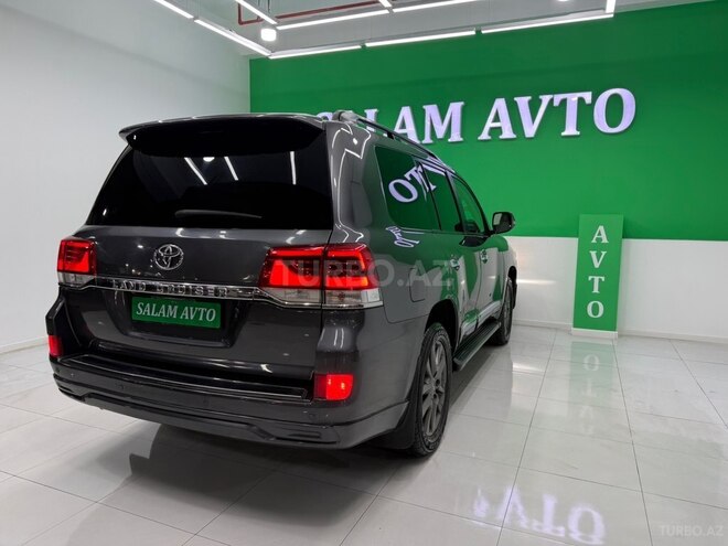 Toyota Land Cruiser-6