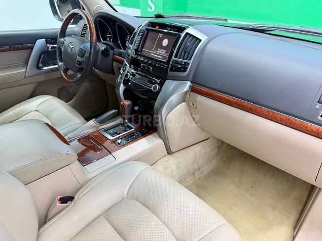 Toyota Land Cruiser-11