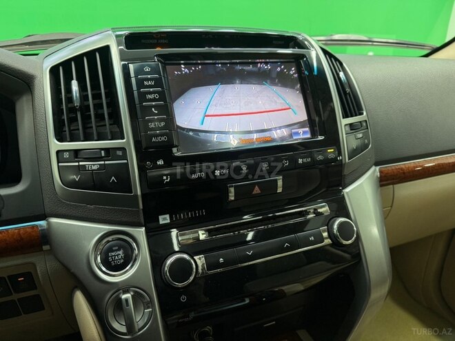 Toyota Land Cruiser-16