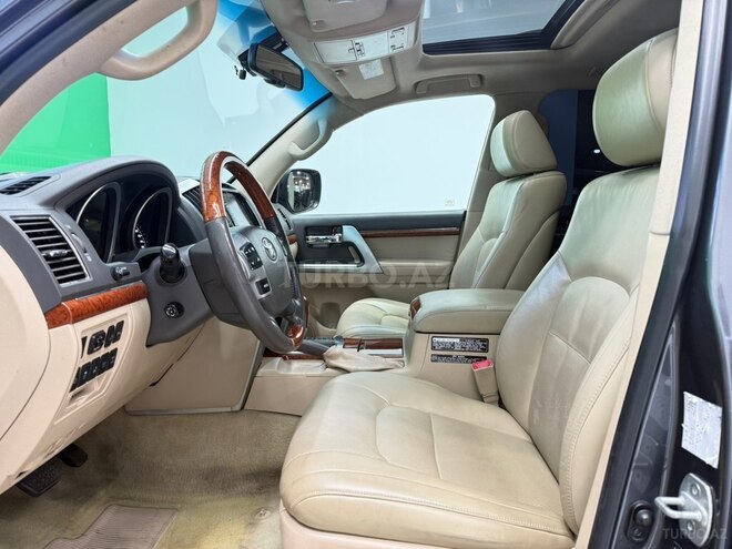 Toyota Land Cruiser-7