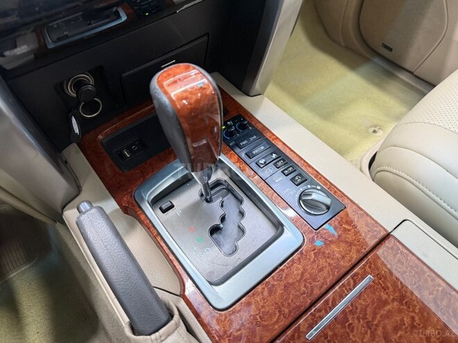 Toyota Land Cruiser-17
