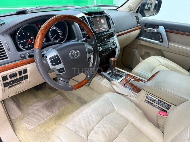 Toyota Land Cruiser-8