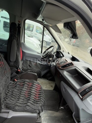 Ford Transit-6
