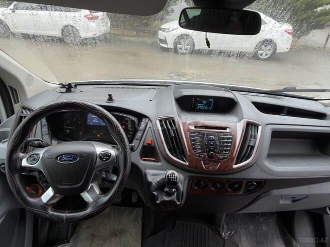 Ford Transit-5
