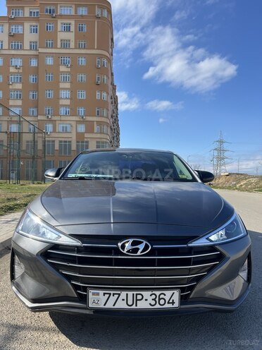 Hyundai Elantra-1