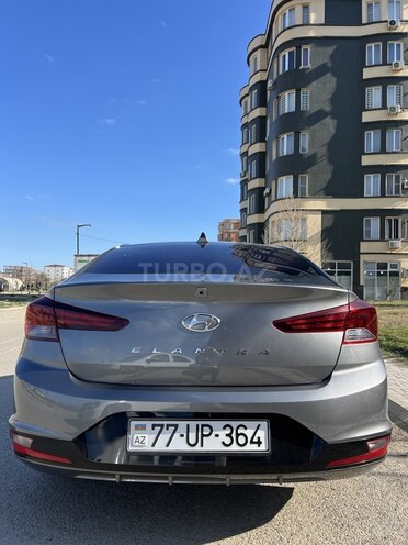 Hyundai Elantra-4