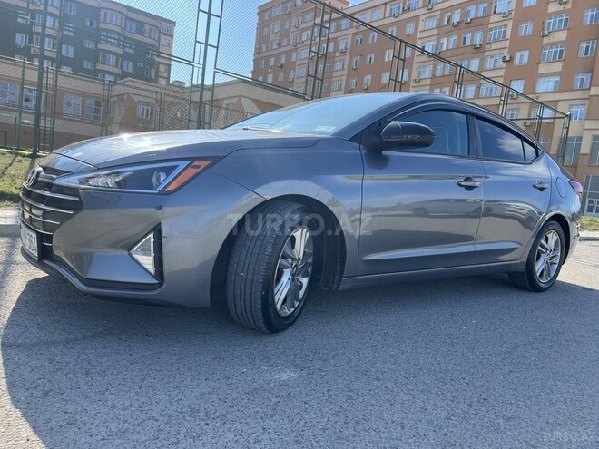 Hyundai Elantra-3
