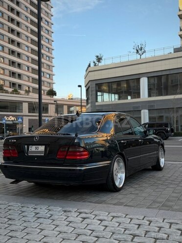 Mercedes E 320 2002, 268,000 km - 3.2 l - Bakı