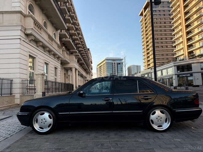 Mercedes E 320 2002, 268,000 km - 3.2 l - Bakı