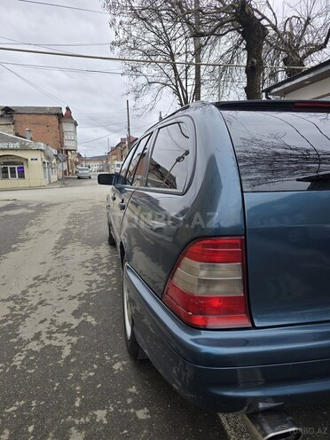 Mercedes C 240 1998, 285,000 km - 2.4 л - Quba