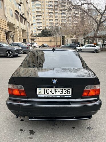 BMW 318-8