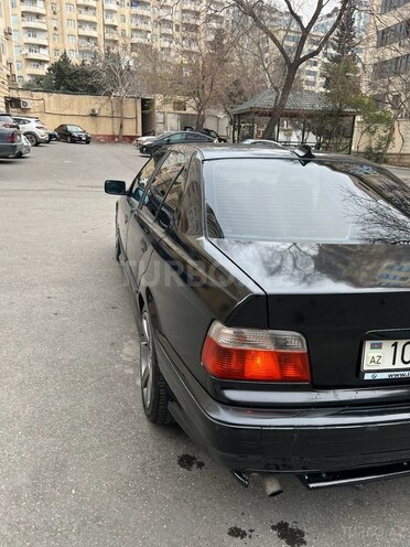 BMW 318-6