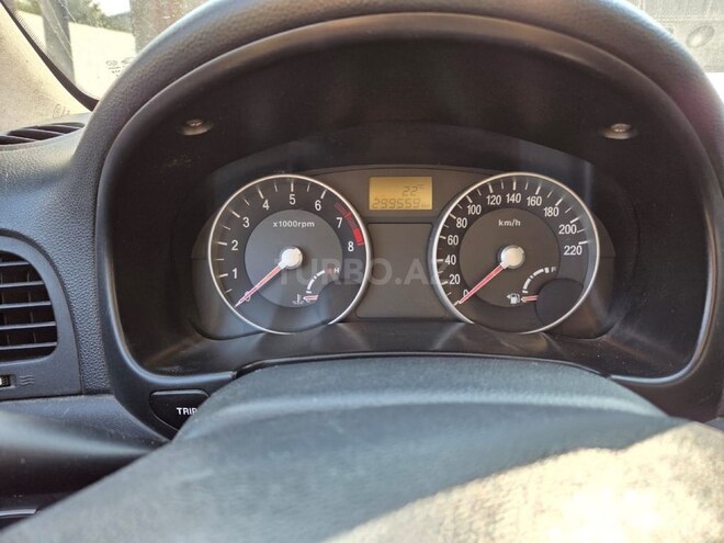 Hyundai Accent-10