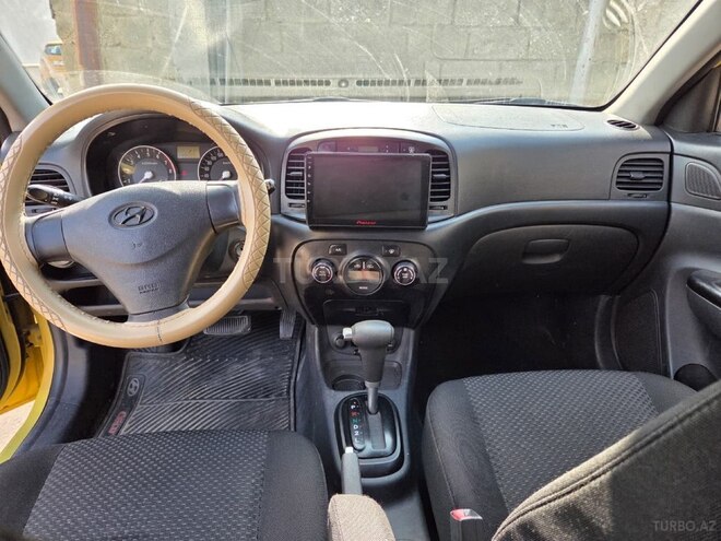 Hyundai Accent-11