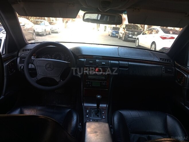 Mercedes E 280 1999, 270,000 km - 2.8 l - Bakı