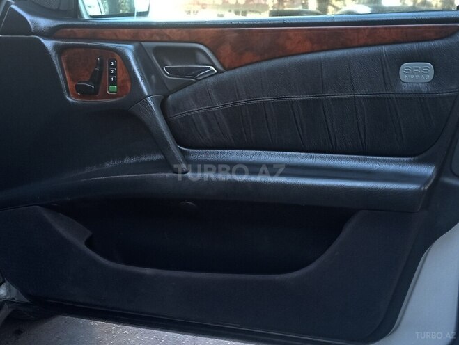 Mercedes E 280 1999, 270,000 km - 2.8 l - Bakı